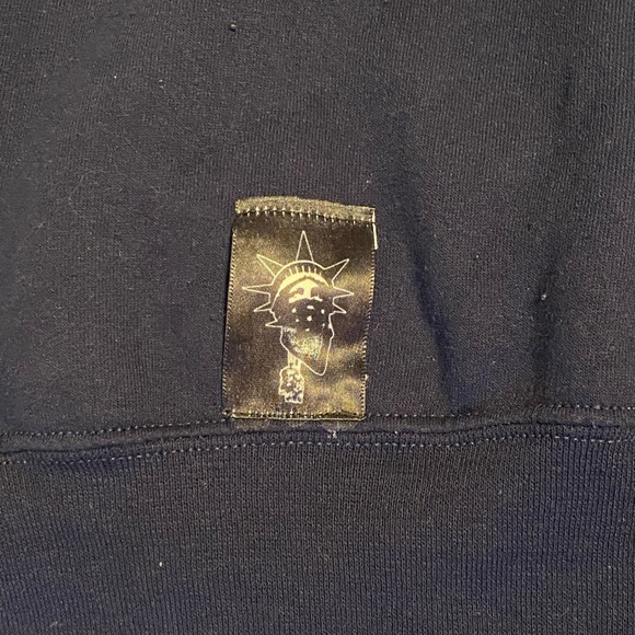 LIKE-NEW MENS STATUE OF LIBERTY SWEATSHIRT - Picture 4 of 4